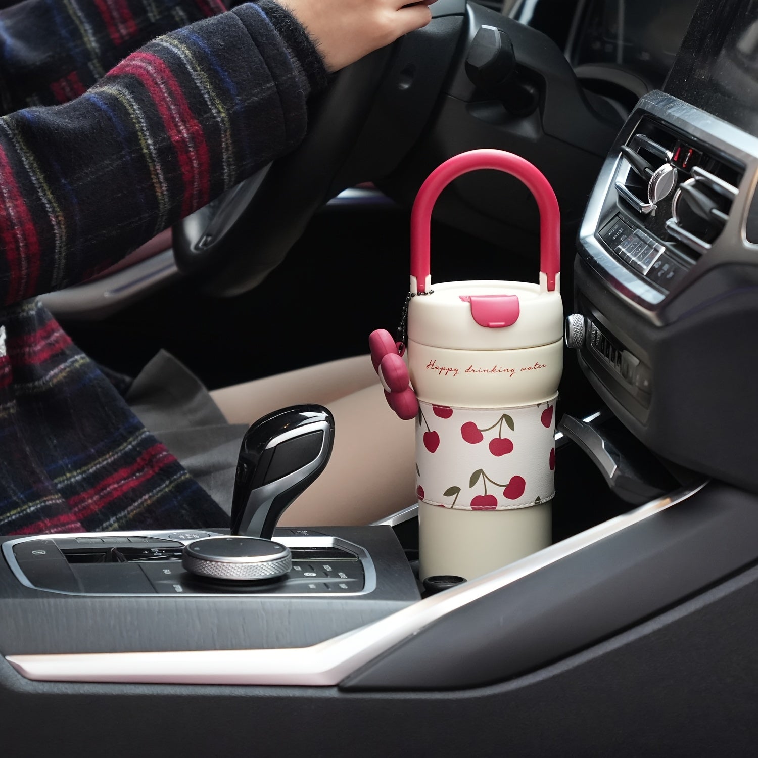 24-Ounce Stainless Steel Tumbler Featuring a Lid And Straw, Insulated Water Bottle Designed to Prevent Leaks for Both Cold And Hot Beverages, Portable Travel Coffee Cup for Ice, And a Reusable Hot Coffee Cup for Women