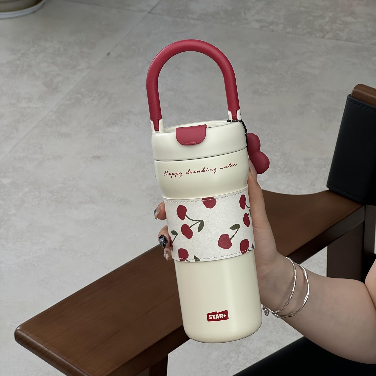 24-Ounce Stainless Steel Tumbler Featuring a Lid And Straw, Insulated Water Bottle Designed to Prevent Leaks for Both Cold And Hot Beverages, Portable Travel Coffee Cup for Ice, And a Reusable Hot Coffee Cup for Women