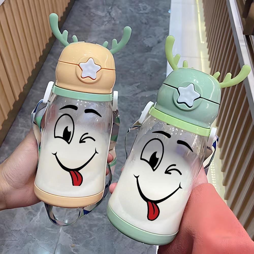 Christmas Thanksgiving 1pc, 20.29oz, Plastic Cup, Featuring a Playful Smiley Face Design, Antler Water Cup, Plastic Bouncing Cup, with Shoulder Strap, Water Bottle, Ideal for Outdoor Activities, Sports, Fitness, Cycling, Portable Straw Cup, Fruit Cup